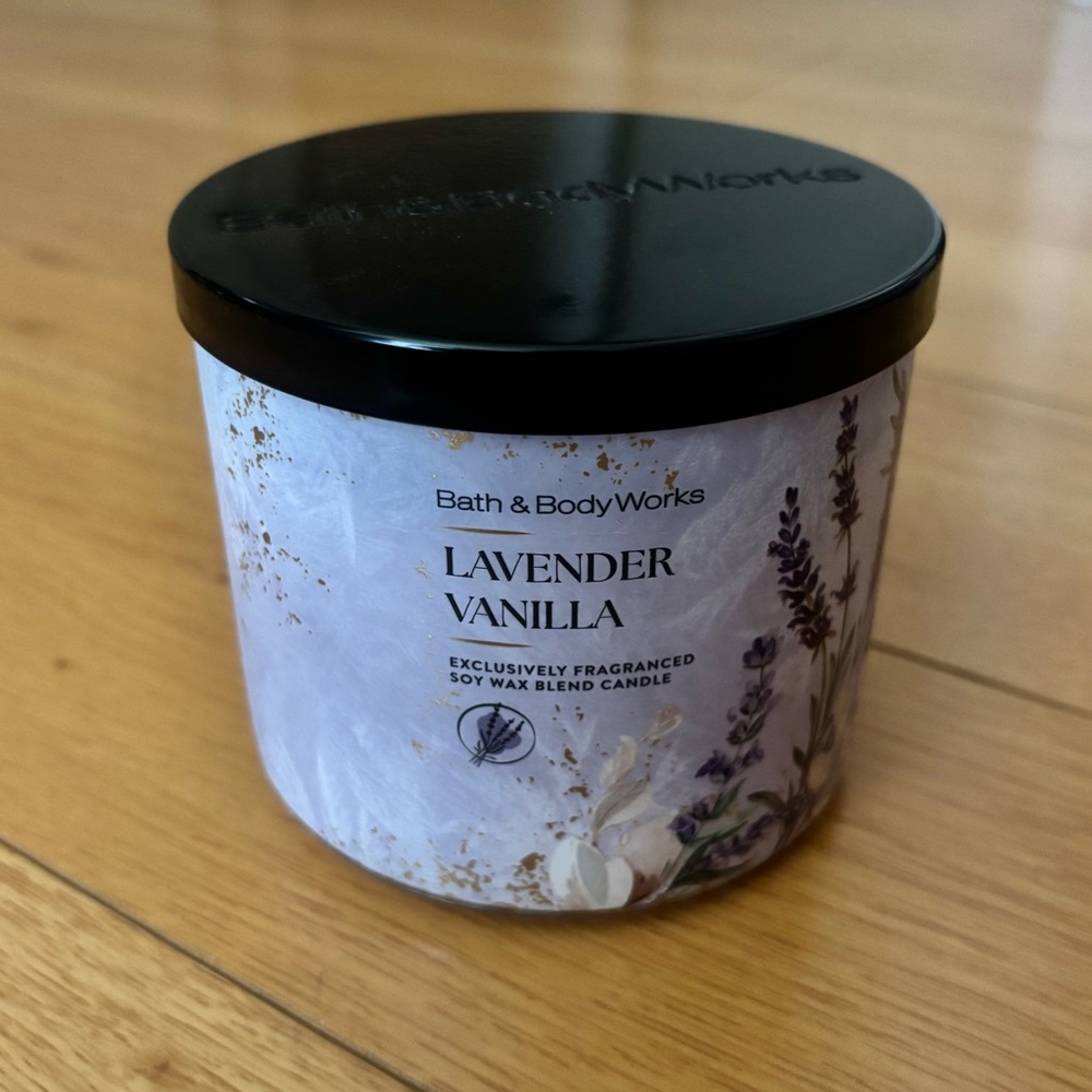 Bath & Body Works 3 Wick Candle Lavender & Vanilla